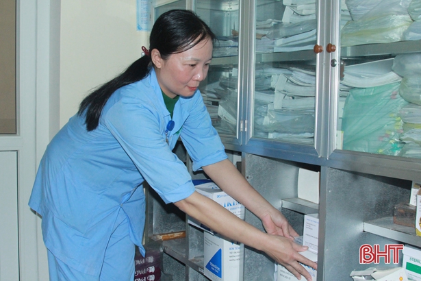 Nghe nữ hộ lý bệnh viện ở Hà Tĩnh kể chuyện nghề