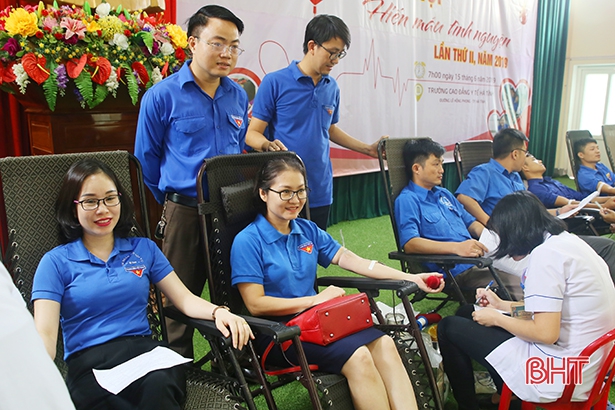 250 đoàn viên cơ quan & doanh nghiệp Hà Tĩnh hiến máu tình nguyện