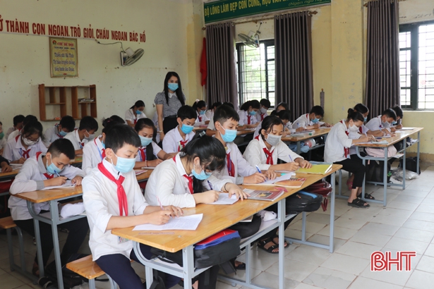 Học sinh Hà Tĩnh kết thúc thi học kỳ II trước ngày 8/5, 15 trường tạm nghỉ học từ 6/5