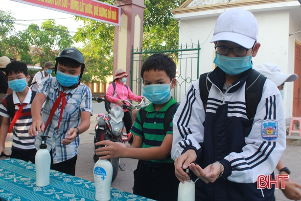 Học sinh Hà Tĩnh kết thúc thi học kỳ II trước ngày 8/5, 15 trường tạm nghỉ học từ 6/5