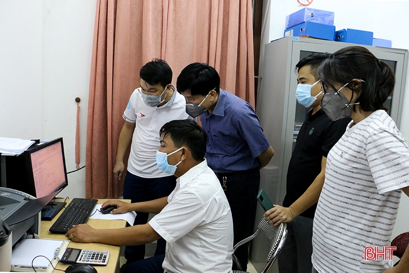 Hà Tĩnh: Trắng đêm truy vết, xét nghiệm F1, F2 của các ca dương tính